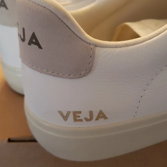 Veja Sneakers - Picture 6 of 7